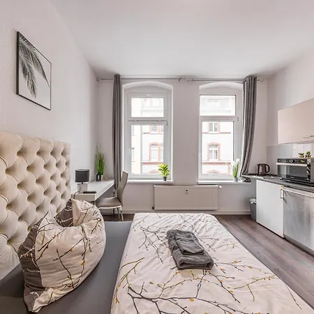 Apartment 1g Lv 6-zimmer-apartment Hbf Halle