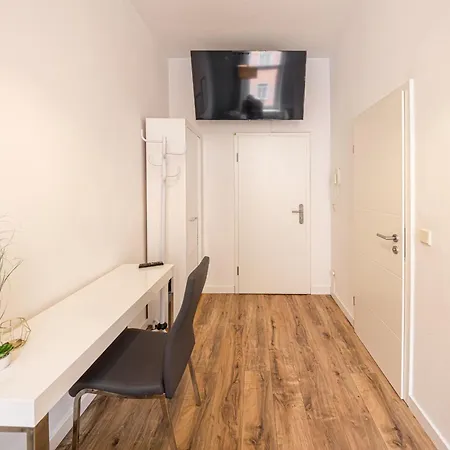 1g Lv 6-zimmer-apartment Hbf Halle Apartment *