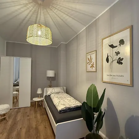 1g Lv 6-zimmer-apartment Hbf Halle Apartment